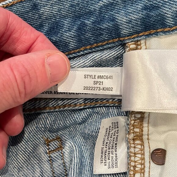 Madewell Relaxed Denim Shorts in Homecrest Wash: Ripped Edition, Size 25 - Picture 10 of 12